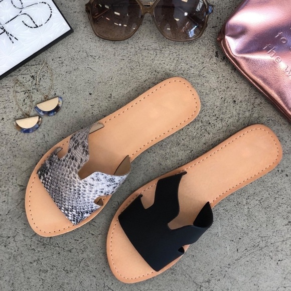 Slip-on Black Flats Sandals - Picture 4 of 6